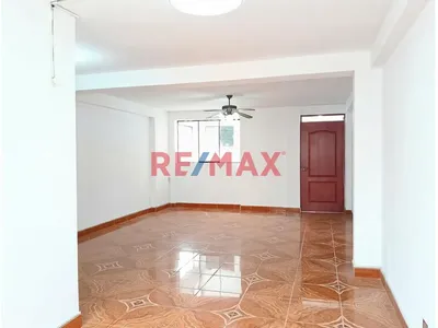 Se Vende Departamento Centrico Y Con Buena Distribucion En Lince