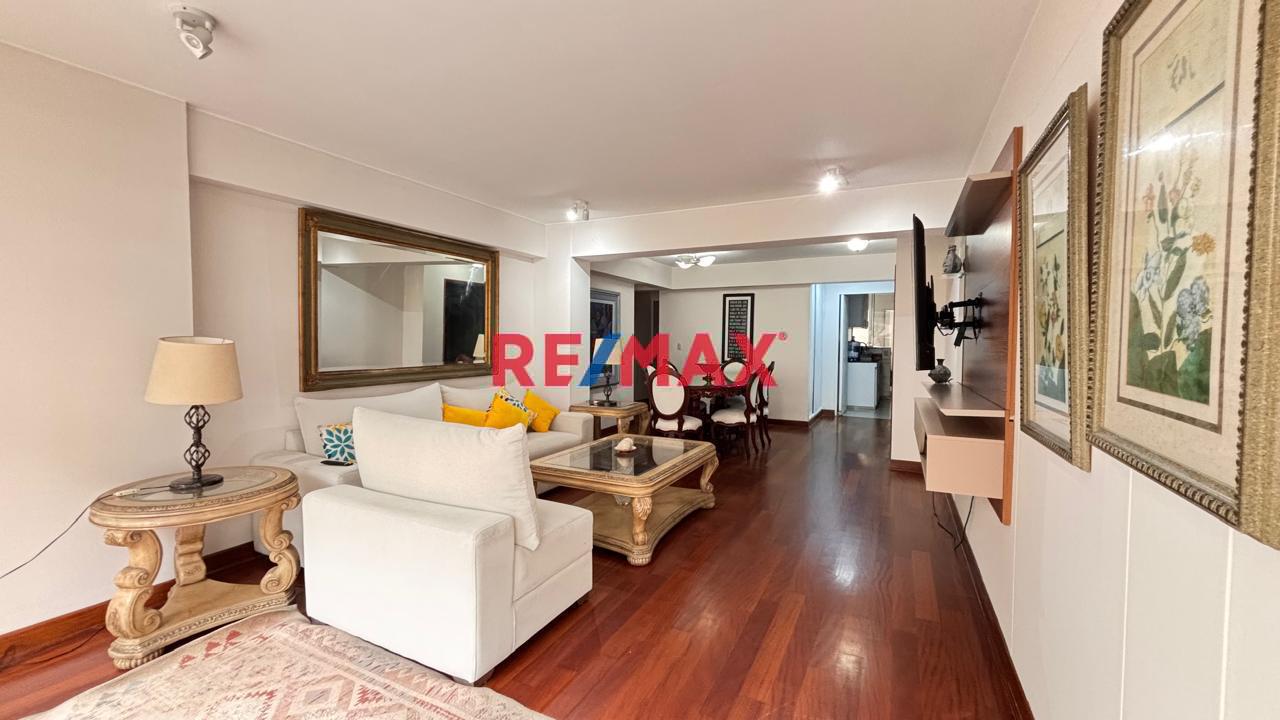 Vendo Bello  Flat En El Malecón De La Reserva En Miraflores — Con Vista Al Mar.  Calle Colón, 705