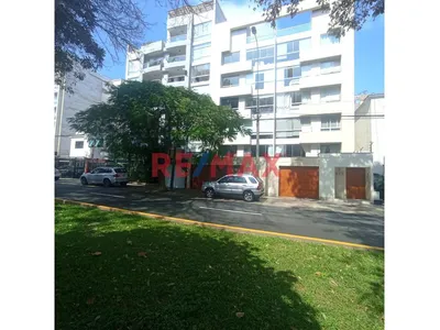 Se Vende Excelente Departamento De 3 Dormitorios En Av. Casimiro Ulloa, Miraflores