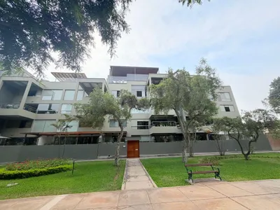 Venta de Departamento en Santiago de Surco - Lima 4 Dormitorios