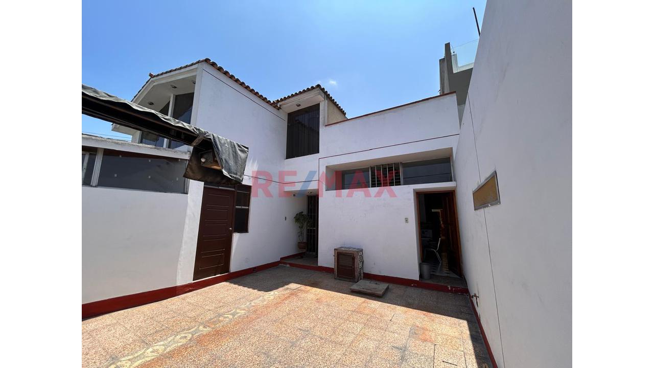 Casa Con Piscina En San Borja – 300 M² – Cerca A La Rambla