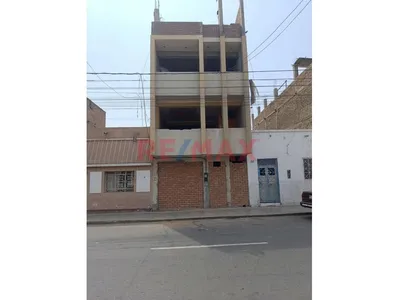 🏠 ¡Amplia Casa De 3 Pisos En Jr. La Union 965, Unidad 01, Trujillo!