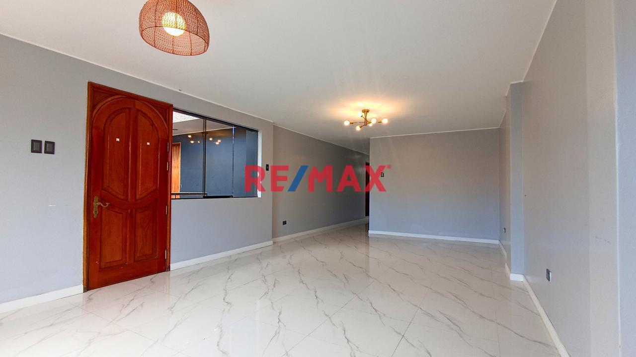 Departamento En Alquiler En Surco Con Balcón, Parque Y 2 Dormitorios | Surco