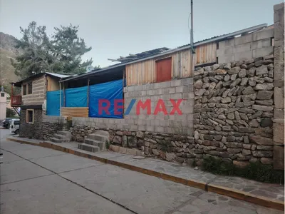 Alquilo Terreno Con Construcción En Plena Esquina De La Plaza De Chivay