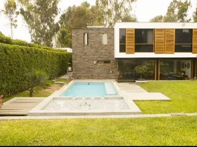 Venta de Casa en Lurín - Lima 5 Dormitorios 