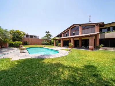 Venta de Casa en Santiago de Surco - Lima 4 Dormitorios