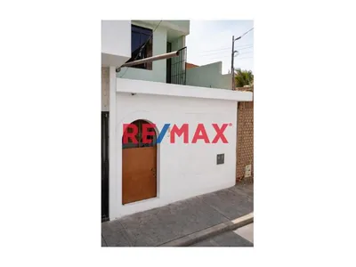 🏡Vendo Amplia Casa -  ¡Oportunidad Única De Inversión Y Vivienda! ✨Ubicado En Garcilazo De La Vega 161✨