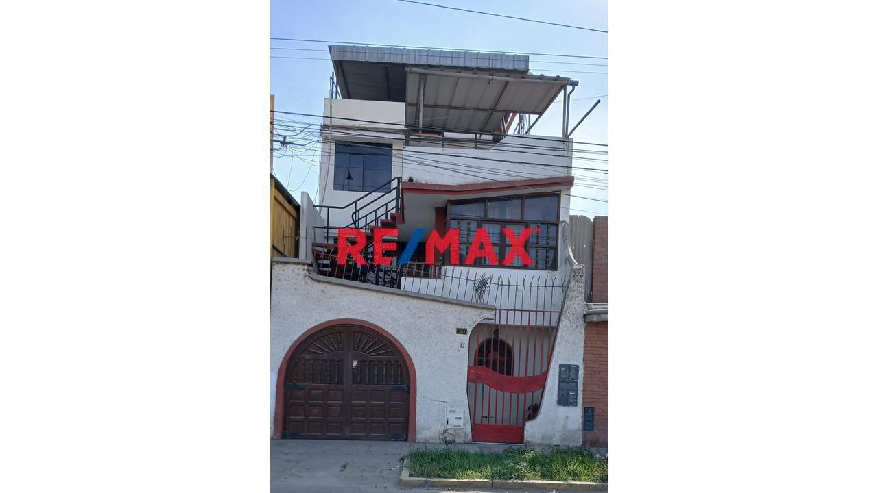 Vendo Casa 3 Pisos + Azotea Av. Honorio Delgado Urb El Bosque 273M2 - Trujillo - $185.000