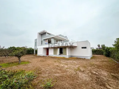 Venta de Casa en - Huaral 5 Dormitorios 