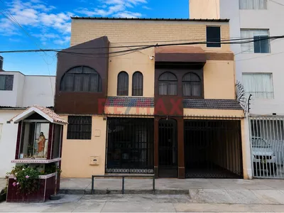 🏡 ¡Vendo Casa De 3 Pisos En Cercado De Lima – Ideal Para Vivir Y Generar Renta! 💰