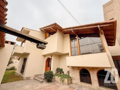 Venta de Casa en Santiago de Surco - Lima 4 Dormitorios 