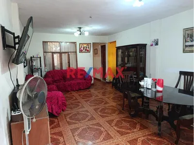 Vendo Estratégica Casa De 2 Pisos Con 8 Dormitorios: Alta Rentabilidad Y Conectividad