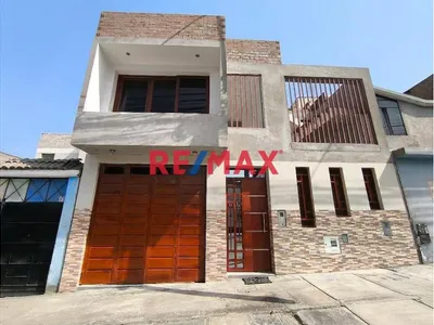Casa Moderna De 2 Años Con Cimientos Para 5 Pisos-Invierte Hoy En La Zona De Mayor Crecimiento De Sjl