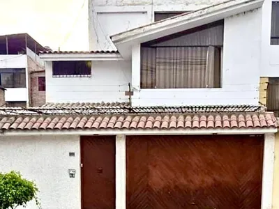 Alquiler de Casa en Santiago de Surco - Lima 5 Dormitorios 