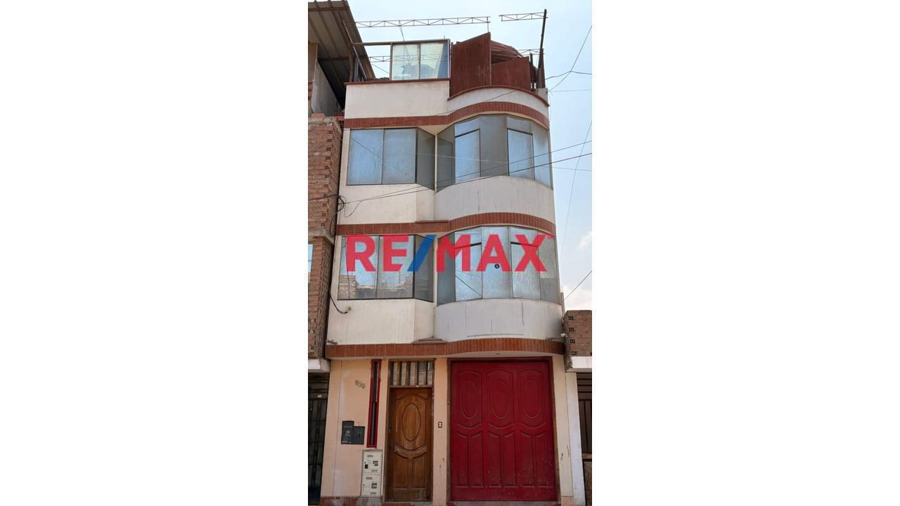 Venta De Terreno Con Construccion De 3 Pisos Mas Azotea Con Locales En Zona Comercial De La Esperanza – Excelente Ubicación  At. 230 Mt2  $89.000 Dolares