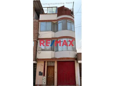 Venta De Terreno Con Construccion De 3 Pisos Mas Azotea Con Locales En Zona Comercial De La Esperanza – Excelente Ubicación  At. 230 Mt2  $89.000 Dolares