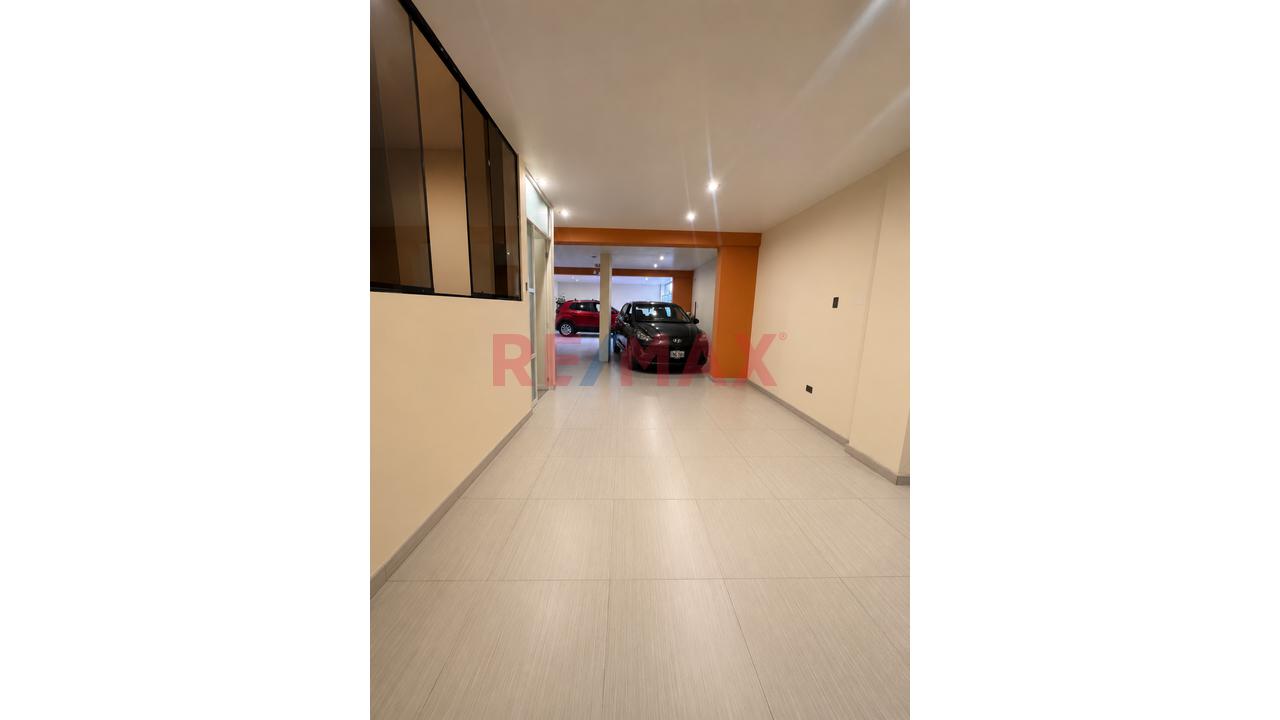 ¡Gran Oportunidad Venta De Casa De 4 Pisos En Casco Gris - Socabaya! 🏡✨