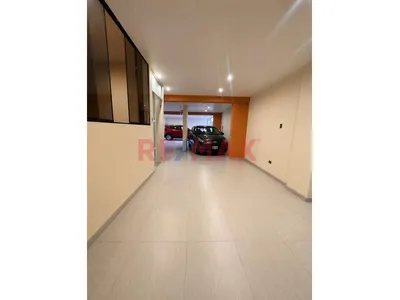 ¡Gran Oportunidad Venta De Casa De 4 Pisos En Casco Gris - Socabaya! 🏡✨