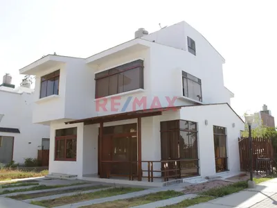 🏡🔥 ¡Casa En Venta En Miraflores Country Club! | 200 M² | 360 M² Construidos | 3 Habitaciones Con Baño