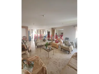 Vendo Exclusiva Residencia De 440 M² En Huaral: Confort En Un Solo Nivel, Amplio Jardín Y Totalmente Amoblada