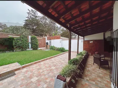 Casa en venta · Esan, Santiago de Surco · 275 m², 5 dorm.