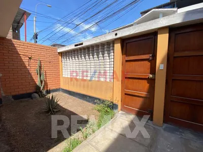 Se Vende Casa Como Terreno En San Juan Miraflores