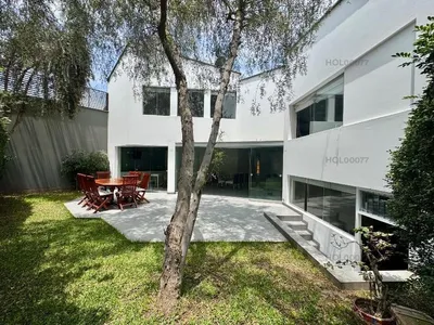 Venta de Casa en Santiago de Surco - Lima 4 Dormitorios 