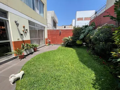 Venta de Casa en Santiago de Surco - Lima 4 Dormitorios 