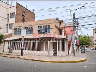 Amplio Local Comercial En Los Olivos