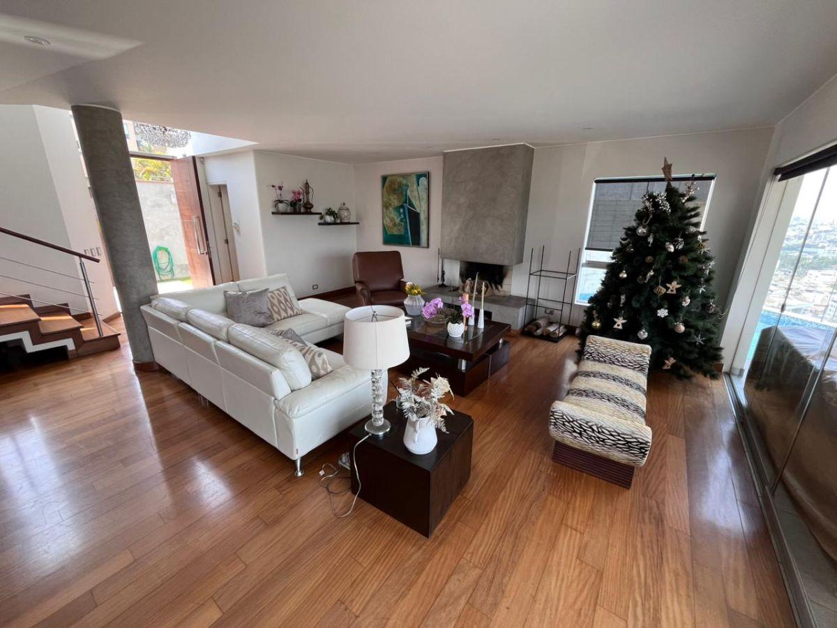 Venta de Casa en Santiago de Surco - Lima 4 Dormitorios 