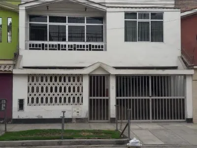 Venta de Casa en Los Olivos - Lima 5 Dormitorios 