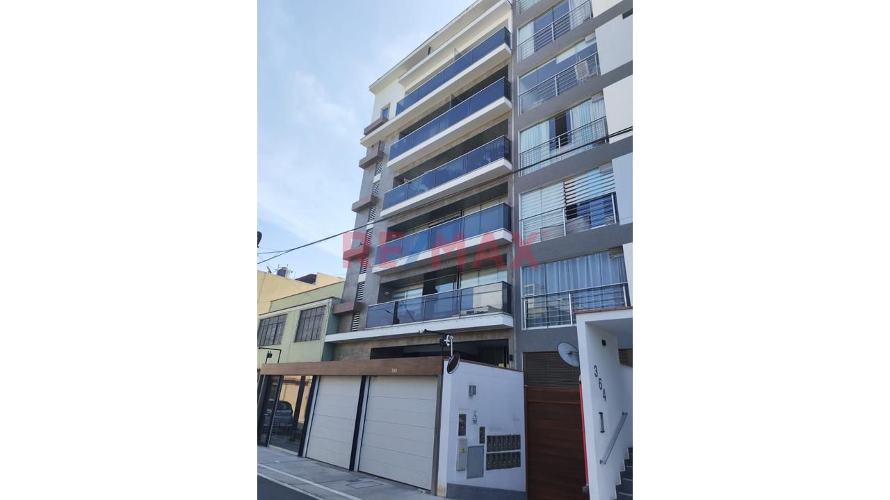 Espectacular Y Moderno Triplex Con Balcón En La Sala Comedor Y Dormitorio Principal
