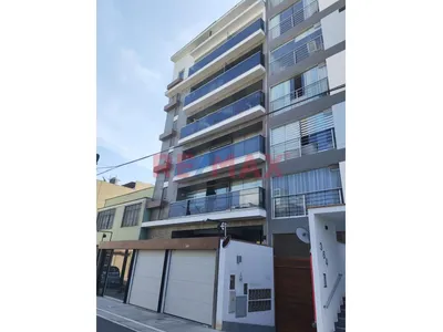 Espectacular Y Moderno Triplex Con Balcón En La Sala Comedor Y Dormitorio Principal