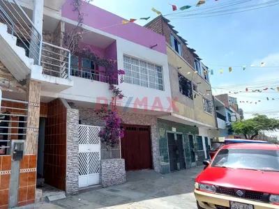 Oportunidad De Inversion Casa Multifamiliar Con Estacionamiento Alt Cdra 32 Av Peru Smp