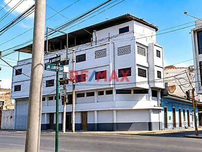 ✔✔Alquilo Oficinas En Avenida Sánchez Cerro En Piura👀📐90M2 - Primer Piso (15 M2) Y 2Do. Piso (75 M2) ❗❕ 💰 $750.00 📍A Una Cuadra Del Puente Sanchez Cerro Zona De Alto Transito Peatonal Y Vehicular📌