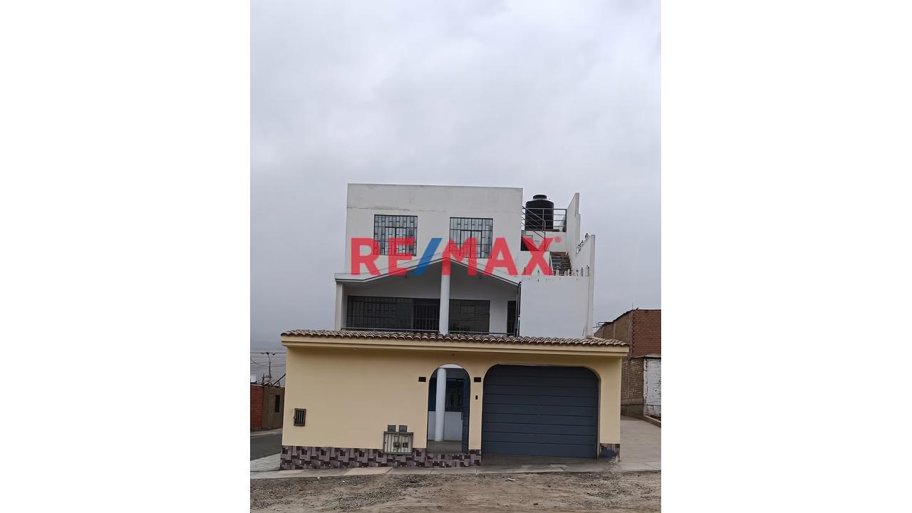 Vendo Amplia Casa De 249M² En Santa Rosa | Urb. Coovitiomar Popular