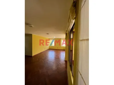 Venta De Amplio Departamento De 102 M² En La Perla Con Excelente Ubicación