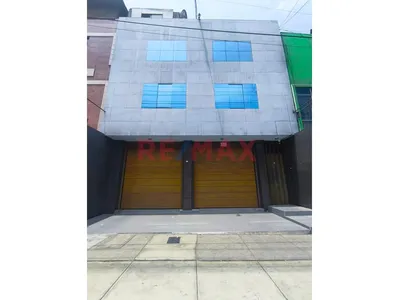 Venta Casa 150 Mts En Ate En Avenida Principal