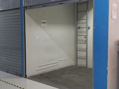 Vendo Local Comercial- Cercado De Lima, Galeria Comercial "El Reloj Malvinas Plaza"