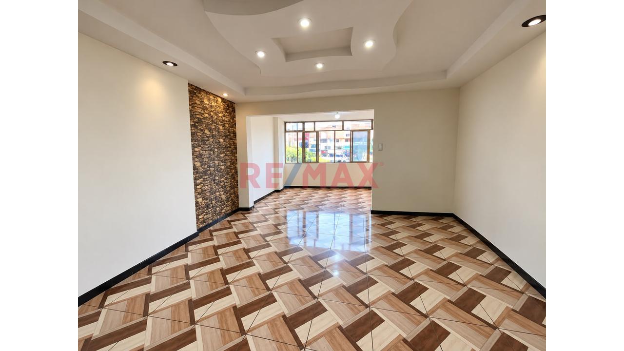 Alquiler De Local Comercial De 120 M² – 2.º Piso | Av. Carlos Izaguirre, Los Olivos