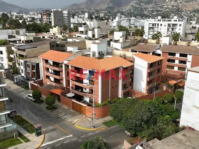 Departamento Con Vista A Calle Balcón En La Sala En 4To Piso (Sin Ascensor) De 180 Mts