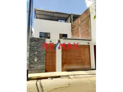 Casa En Urb. Villas Del Sol I En Cercado De Ica