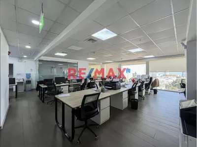 Excelente Oficina En Alquiler En Magdalena 188 M2 + 2 Estacionamientos