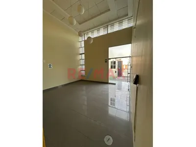 Vendo Casa Corporativa En San Borja | 3 Pisos | Ubicación Estratégica 📍 Av. Géminis – Urb. Papa Juan Xxiii, San Borja
