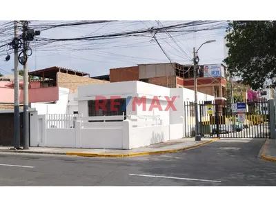 Alquilo Casa Con Potencial Comercial En Av. La Paz – San Miguel | 190 M²