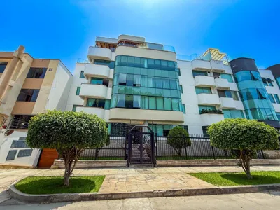 Venta de Departamento en Santiago de Surco - Lima 4 Dormitorios