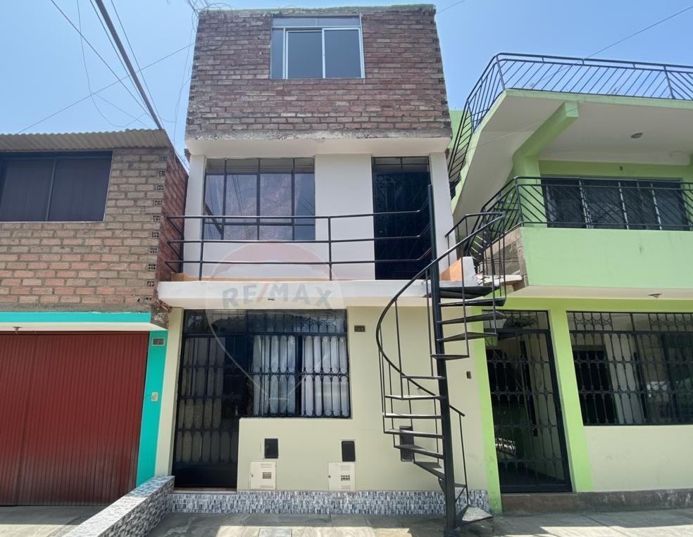 Venta de Casa en Comas - Lima 5 Dormitorios 