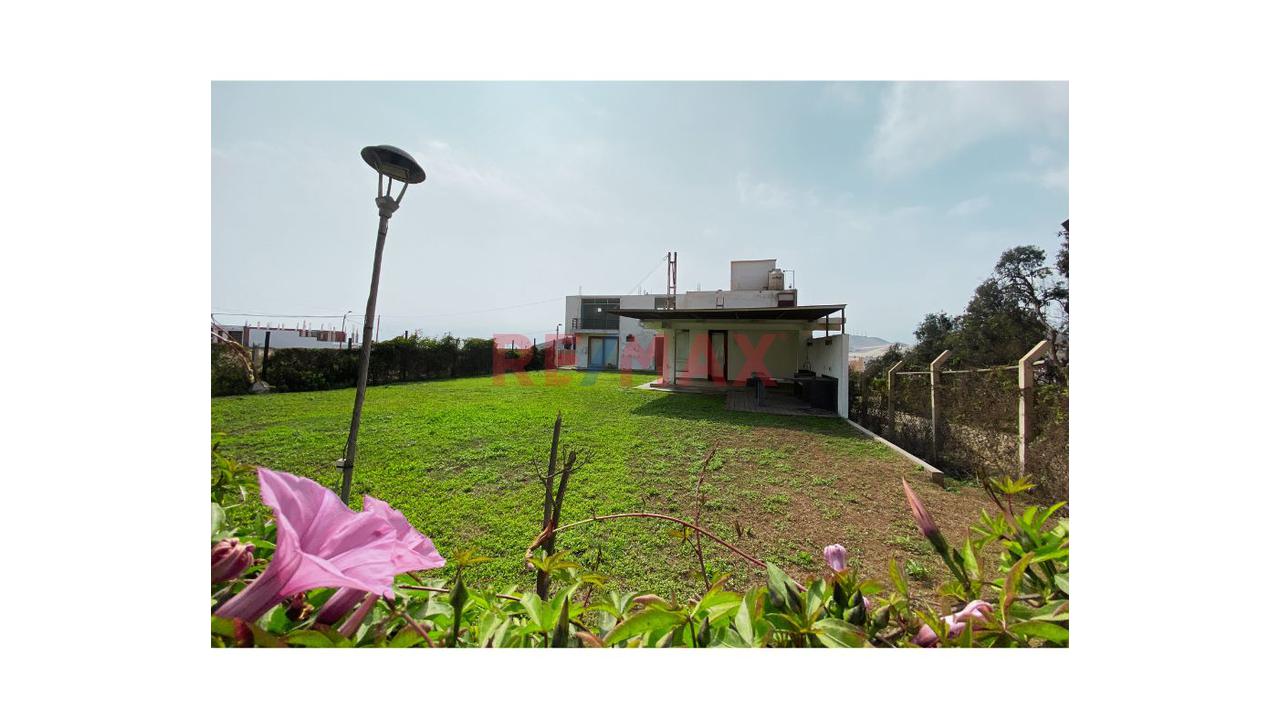 Se Vende Casa De 3 Niveles (2 Pisos + Sótano) En El Exclusivo Balneario Santa Rosa