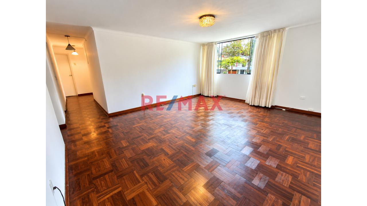 Departamento + Estacionamiento En Venta | Pueblo Libre