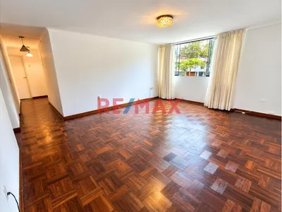 Departamento + Estacionamiento En Venta | Pueblo Libre